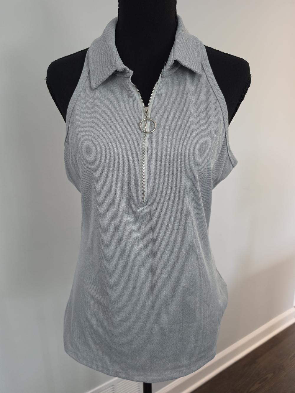 Sleeveless Zip-Front Polo Tank Top - Light Gray